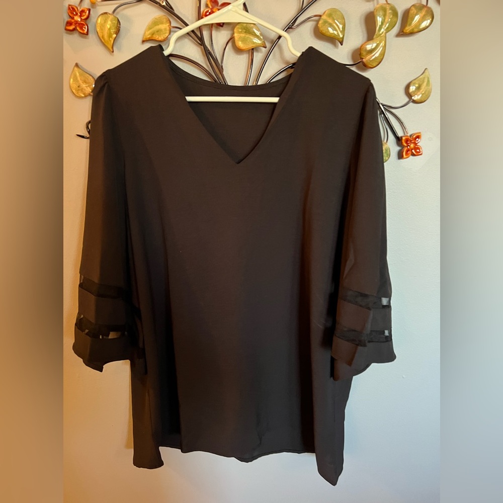 Flattering 3/4 bell sleeves tunic style blouse